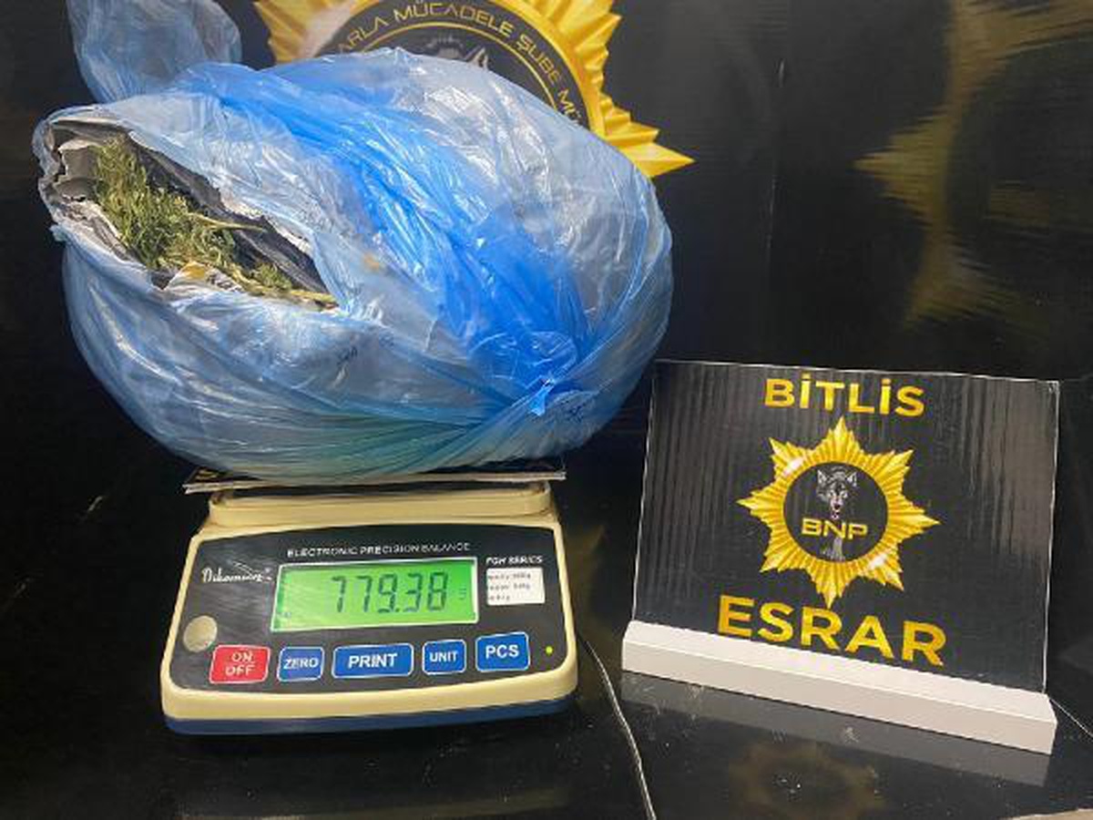 Son dakika haber... Otomobilde 1 kilo 774 gram uyuşturucuya 2 gözaltı