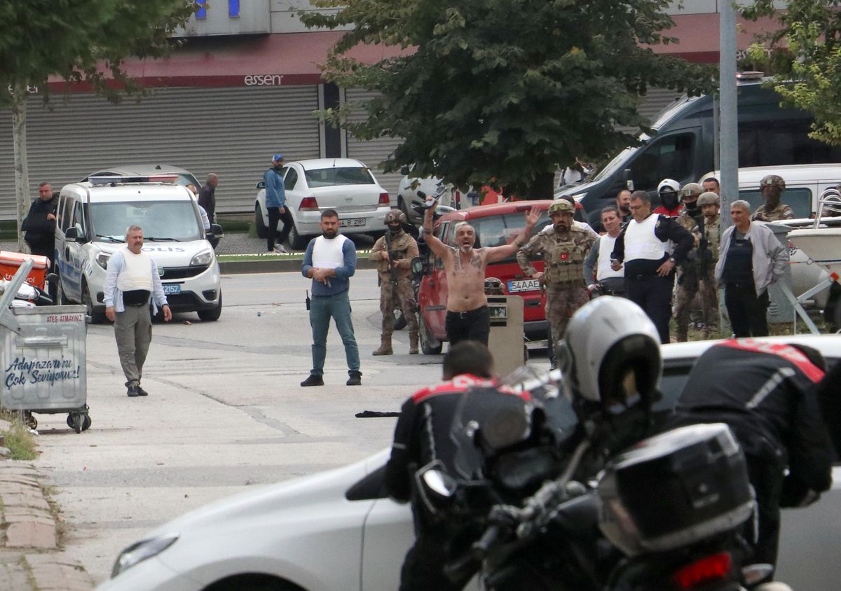 Son Dakika | Sakarya\'da pompalı tüfekle etrafa ateş açan zanlı tutuklandı