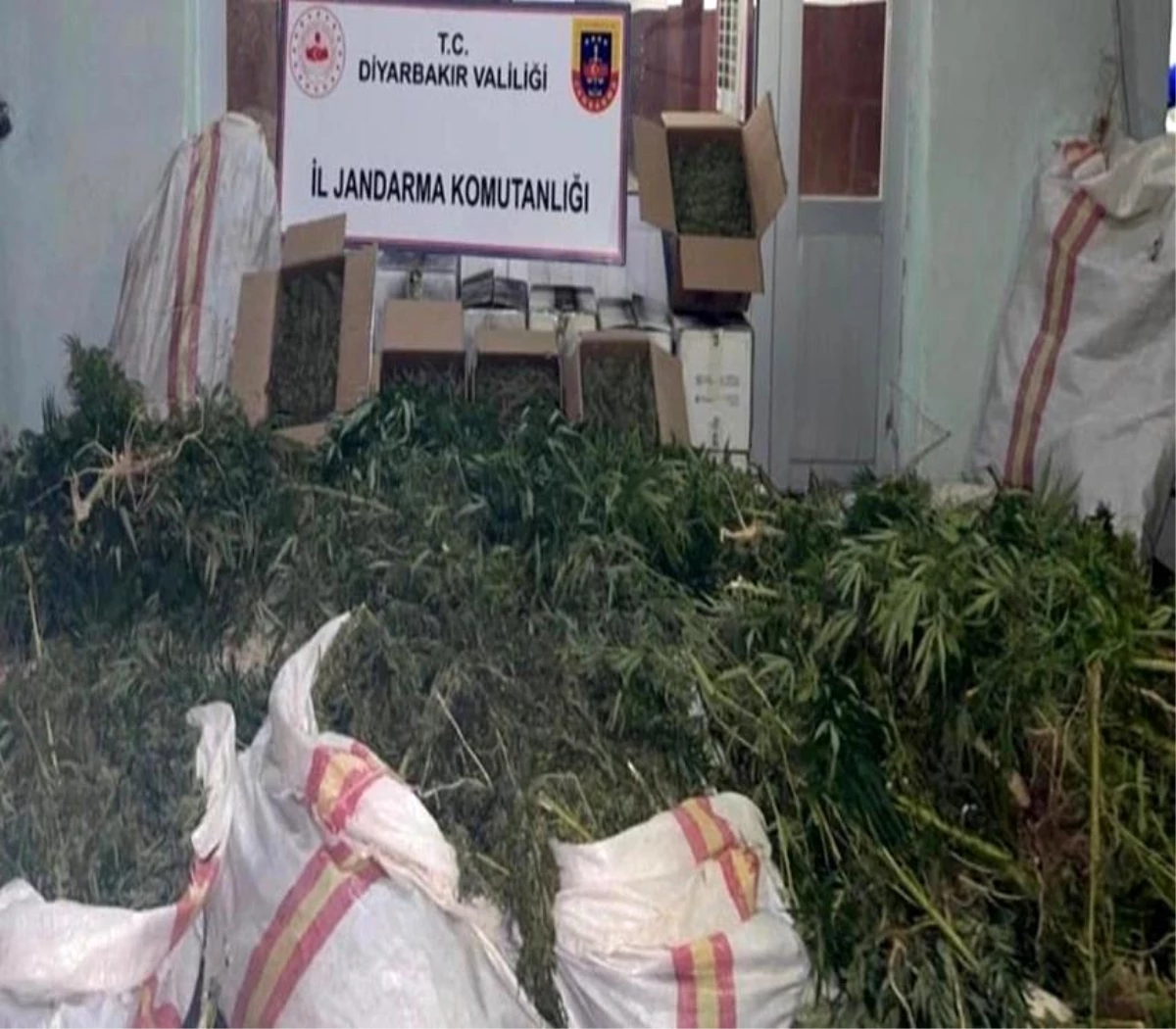 Diyarbakır haberi: Diyarbakır\'da uyuşturucu operasyonlarında 7 zanlı tutuklandı