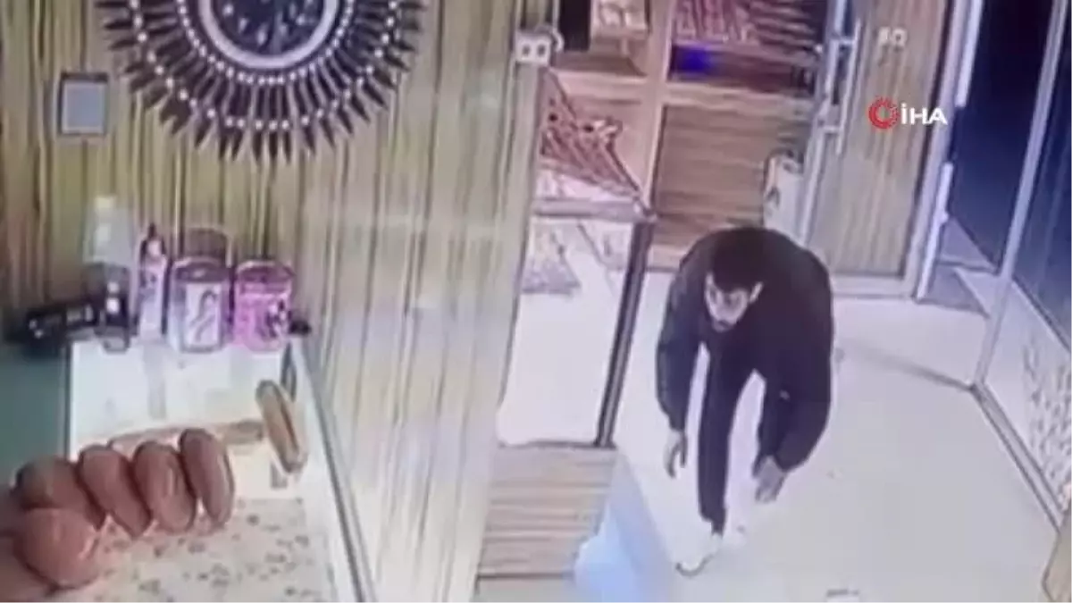 SMA hastaları için konulan yardım kumbarasını çalan hırsız kamerada