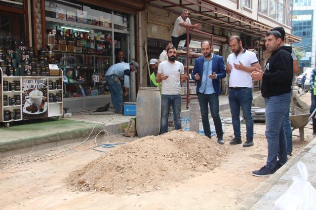 Sokak ortasındaki mezarı görenler durup dua okudu, gerçek ise bambaşka çıktı