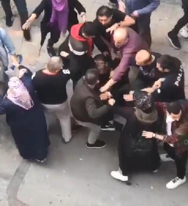 15 yaşındaki kız babasına haber verdi, yakalanan taciz şüphelisini linçten polis kurtardı