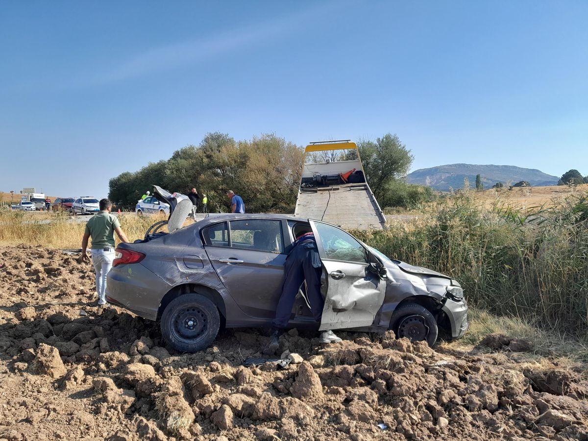 Adıyaman haberi: Adıyaman\'da devrilen otomobilin sürücüsü öldü, bir kişi yaralandı