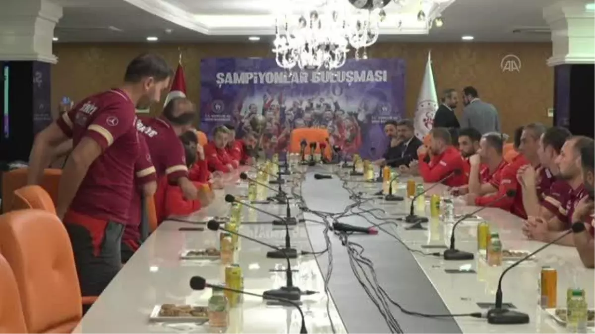 Bakan Kasapoğlu: ''İnancın, birlik ve beraberliğin karşısında hiçbir engelin olamayacağını tüm dünyaya haykırdınız'