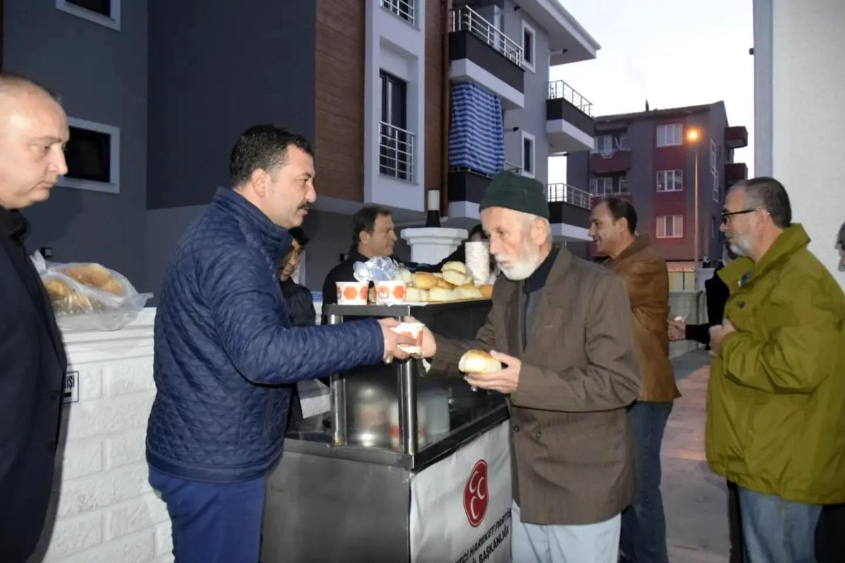 Balıkesir haberi: Balıkesir\'de MHP\'den sabah çorbası