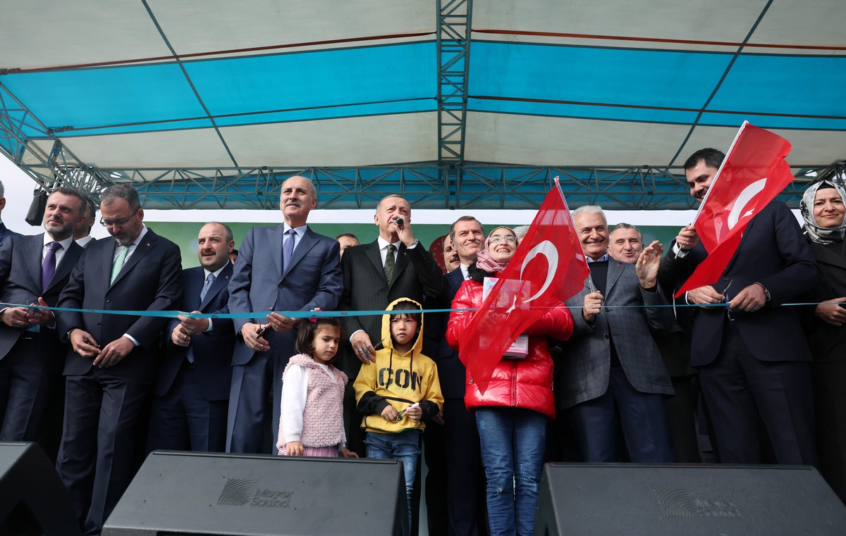 Cumhurbaşkanı Erdoğan: "2023\'te tercihinizi dikkatli yapmanızı istiyorum.