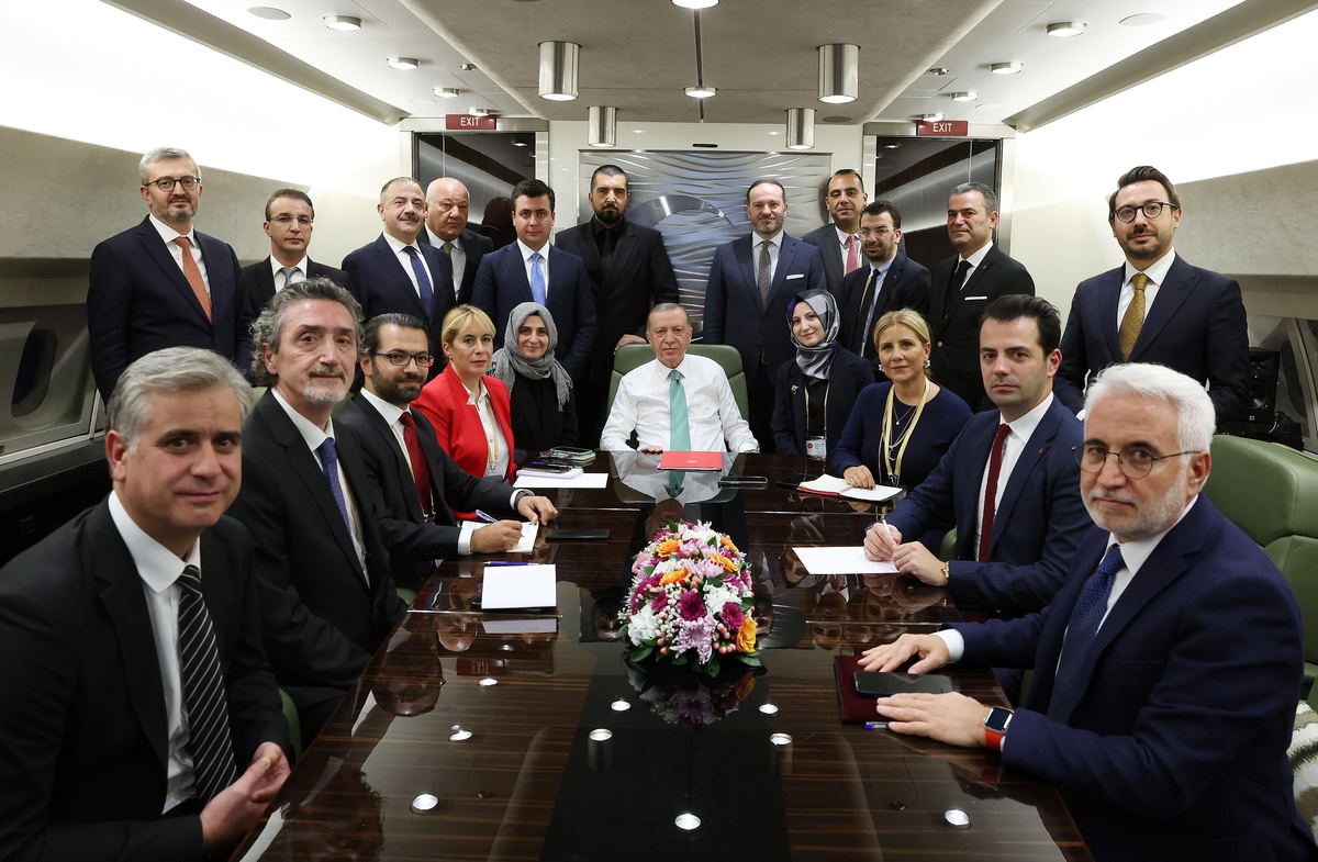 Son dakika haber: Cumhurbaşkanı Erdoğan, Kazakistan dönüşü uçakta gazetecilere açıklamalarda bulundu: (1)
