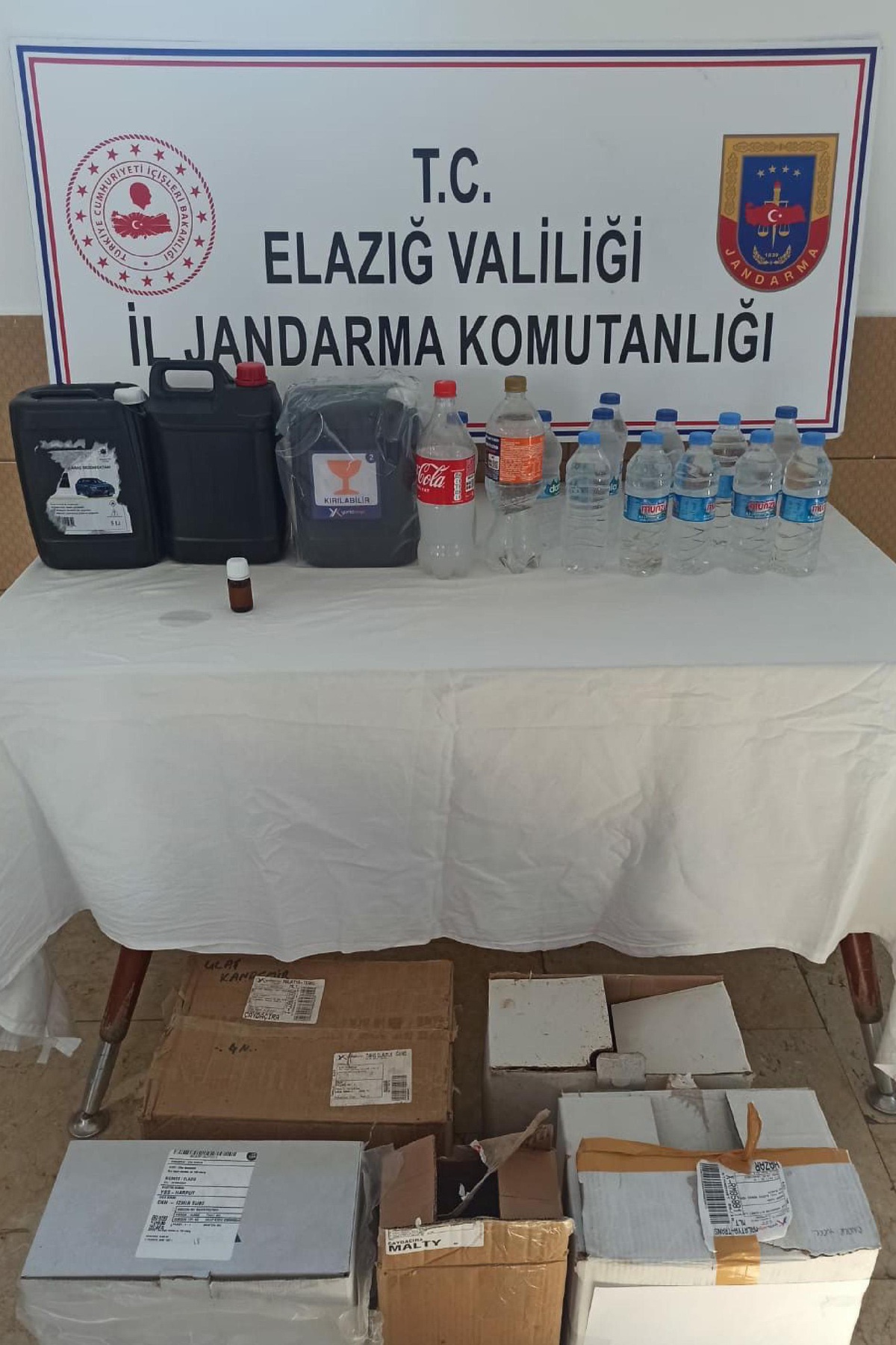 Elazığ gündem haberleri... Elazığ\'da 600 litre kaçak şarap ele geçirildi