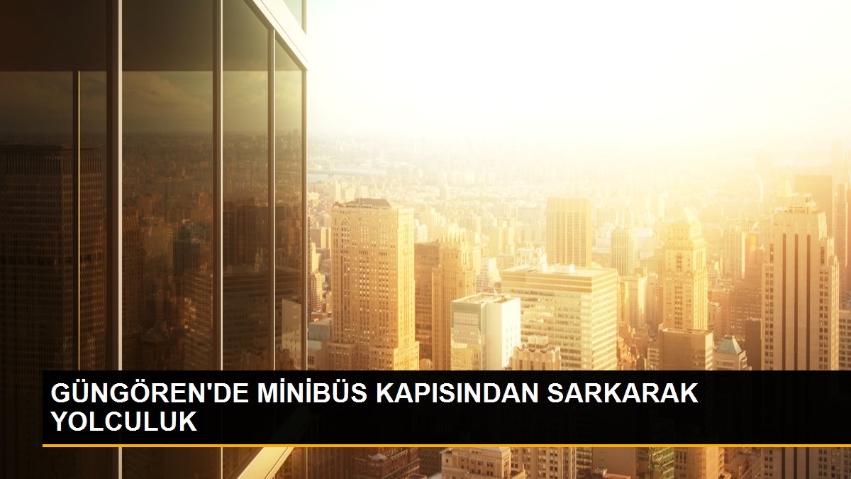 GÜNGÖREN\'DE MİNİBÜS KAPISINDAN SARKARAK YOLCULUK
