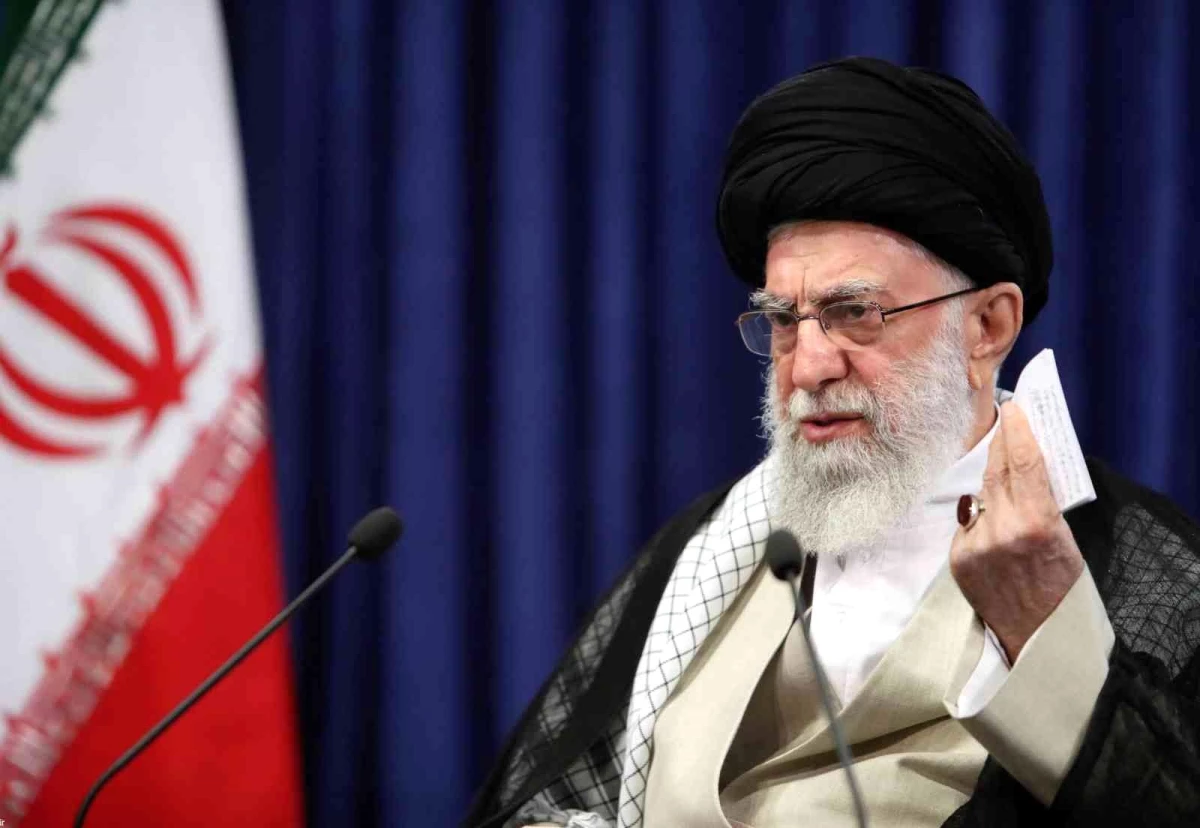 İran Dini Lideri Hamaney: "Dünya güçlerine boyun eğmedik"