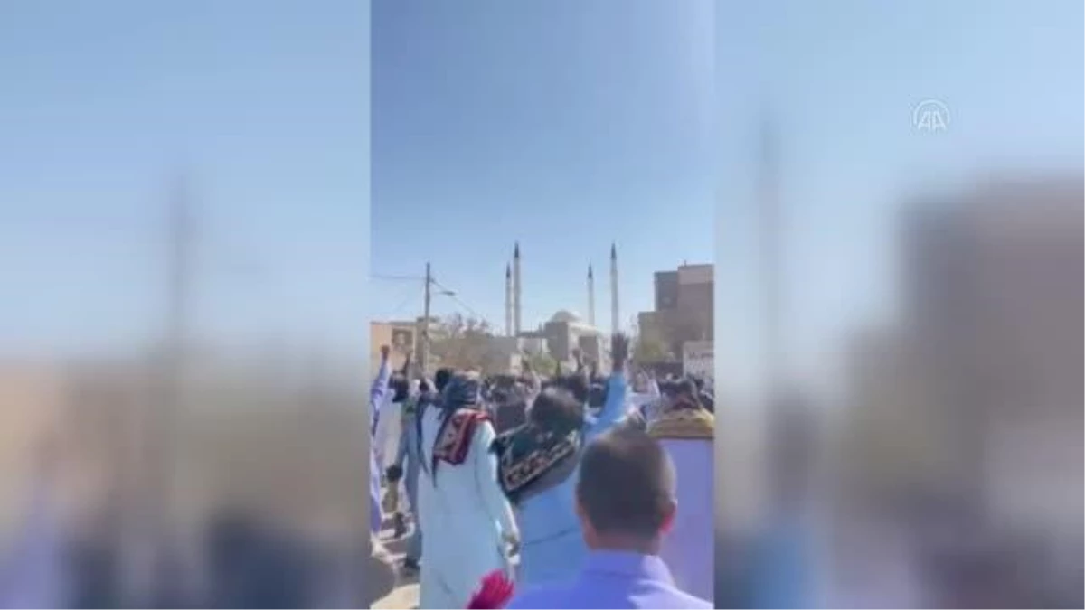 İran\'ın Zahidan kentinde cuma namazı sonrası kitlesel gösteri düzenlendi