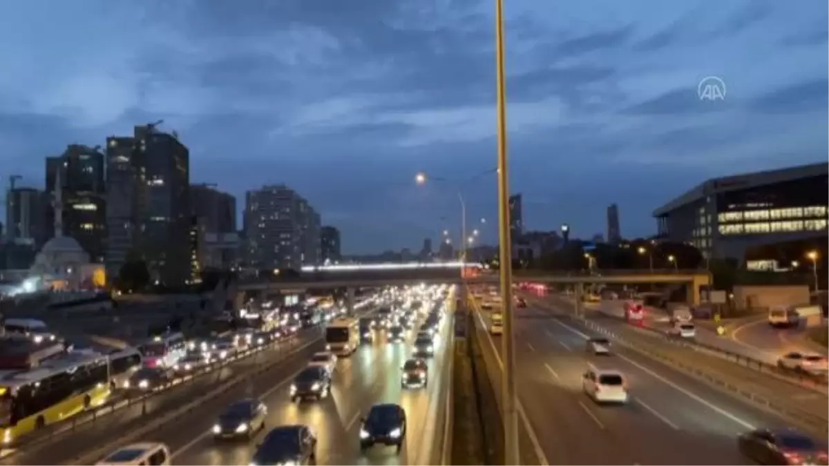 İstanbul trafiğinde akşam yoğunluğu yaşanıyor