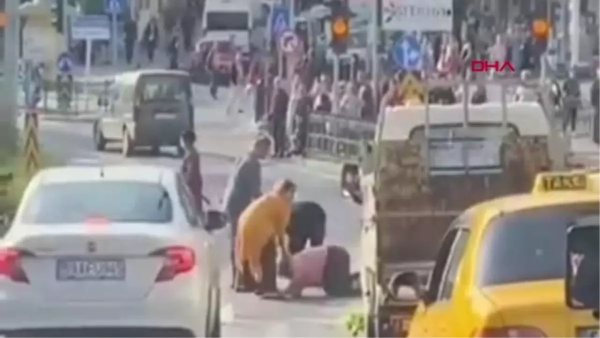 Son dakika haberleri... Kadınların sokak ortasındaki kavgası kamerada