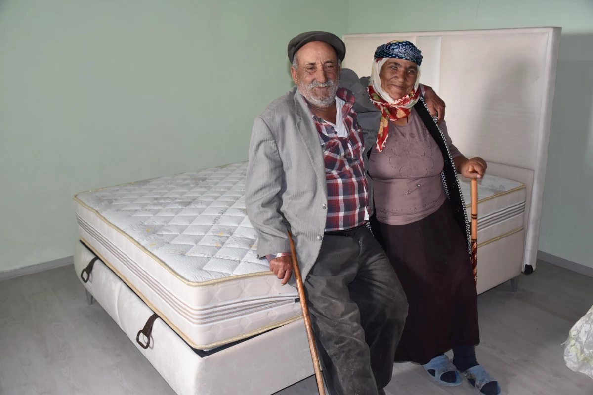 Kars gündem haberleri: Kars\'ta yaşlı çift kış öncesi hayırsever desteğiyle hayallerindeki eve kavuştu