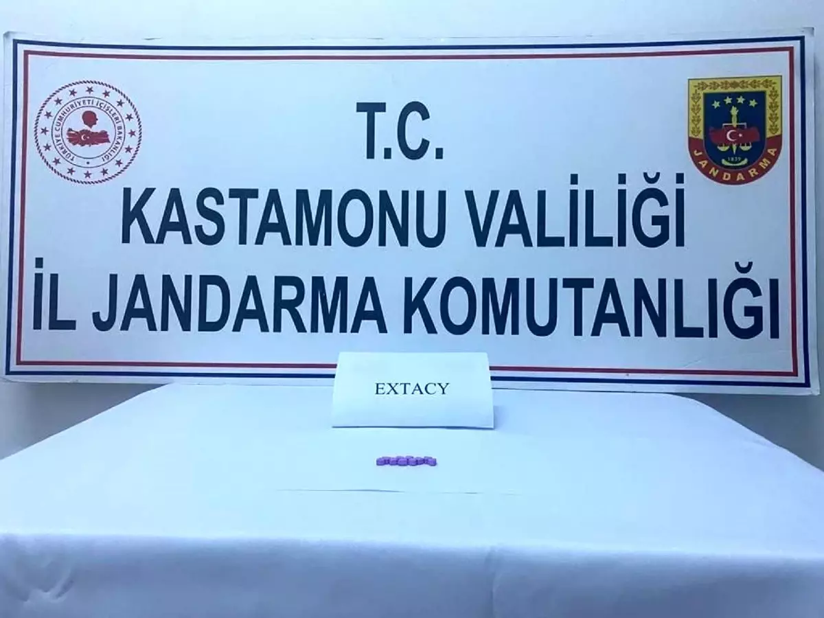 Son Dakika | Kastamonu\'da jandarma ekiplerinden 2 ayrı uyuşturucu operasyonu: 3 gözaltı