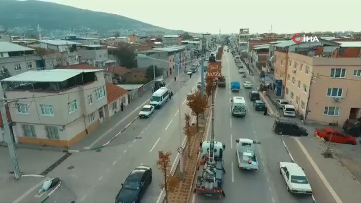 Meme kanserine dikkat çekmek için sokak lambaları pembe yandı