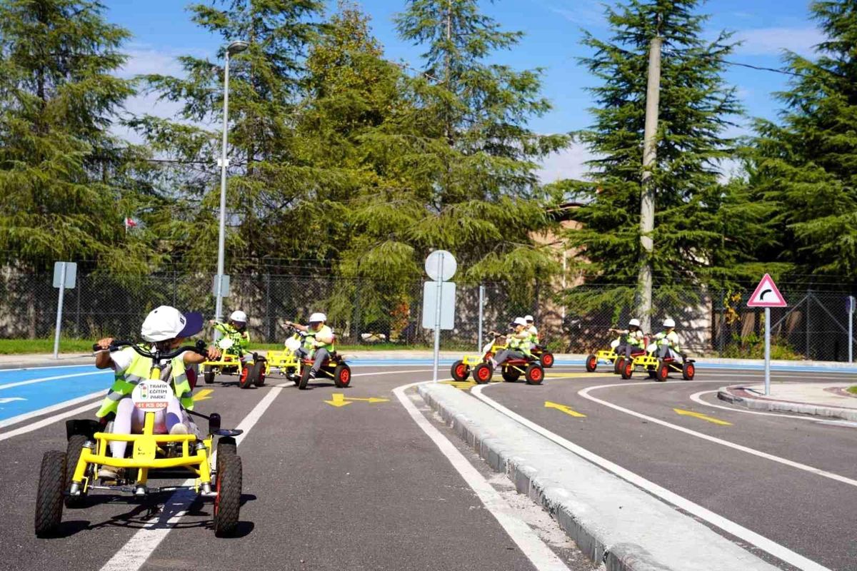 Minikler trafiği öğreniyor