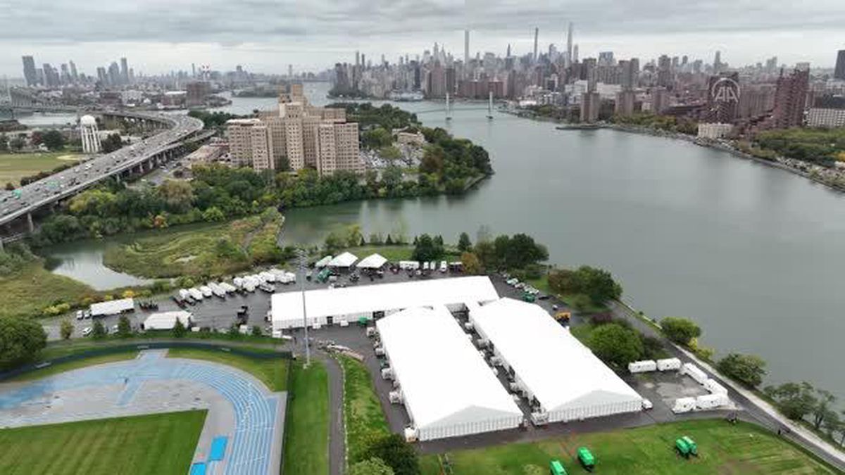 New York'ta göçmenler için yapılan acil durum çadırlarının inşası tamamlanıyor