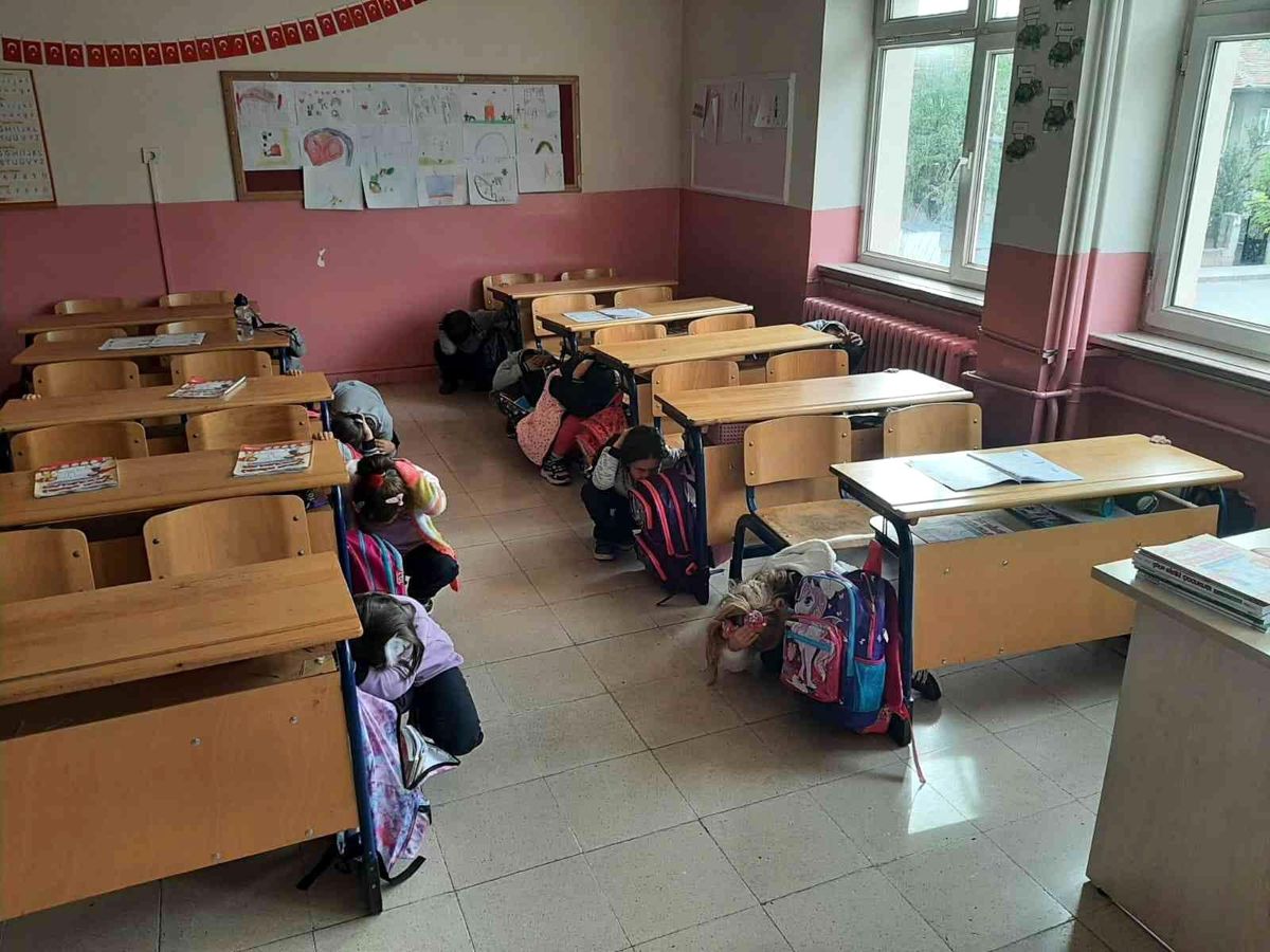 Okulda deprem tatbikatı