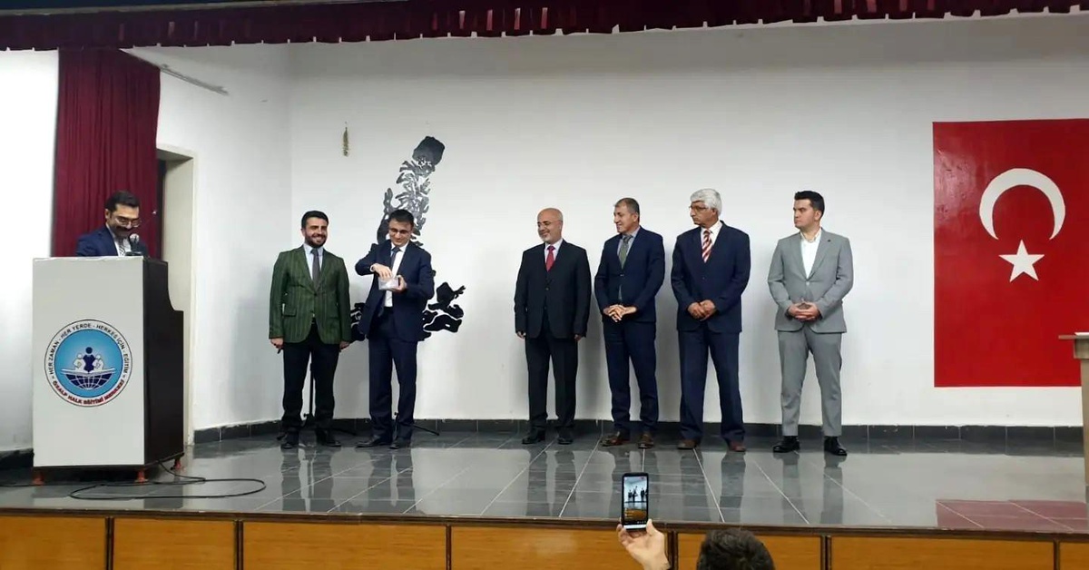 Van yerel haberi... Özalp Müftülüğü\'nden gençlere umre hediyesi