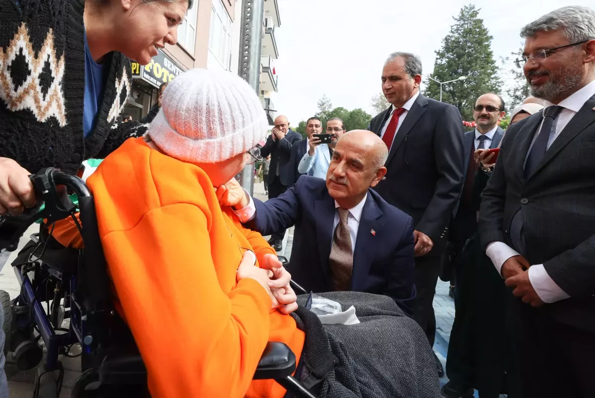 Uşak haberleri: Tarım ve Orman Bakanı Kirişci, Uşak\'ta engelsiz yaşam merkezinin temelini attı Açıklaması