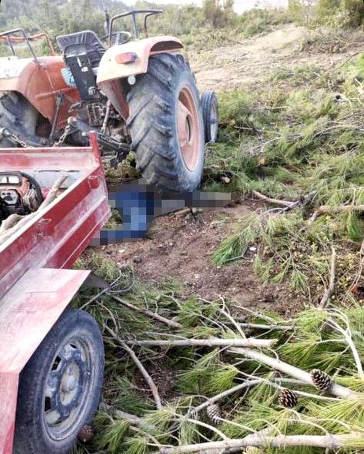 Traktörü durdurmak isterken altında kalan çiftçi öldü