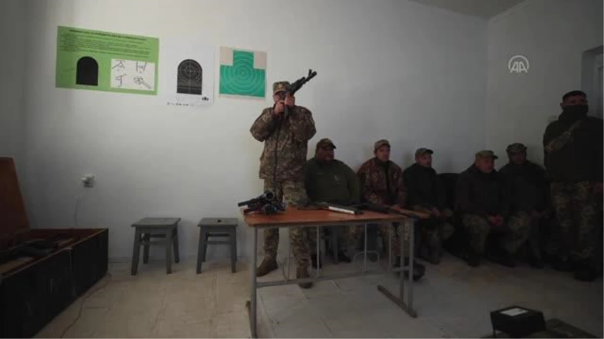 Ukrayna ordusundaki gönüllüler, savaştan önce sanal ortamda askeri eğitim alıyor
