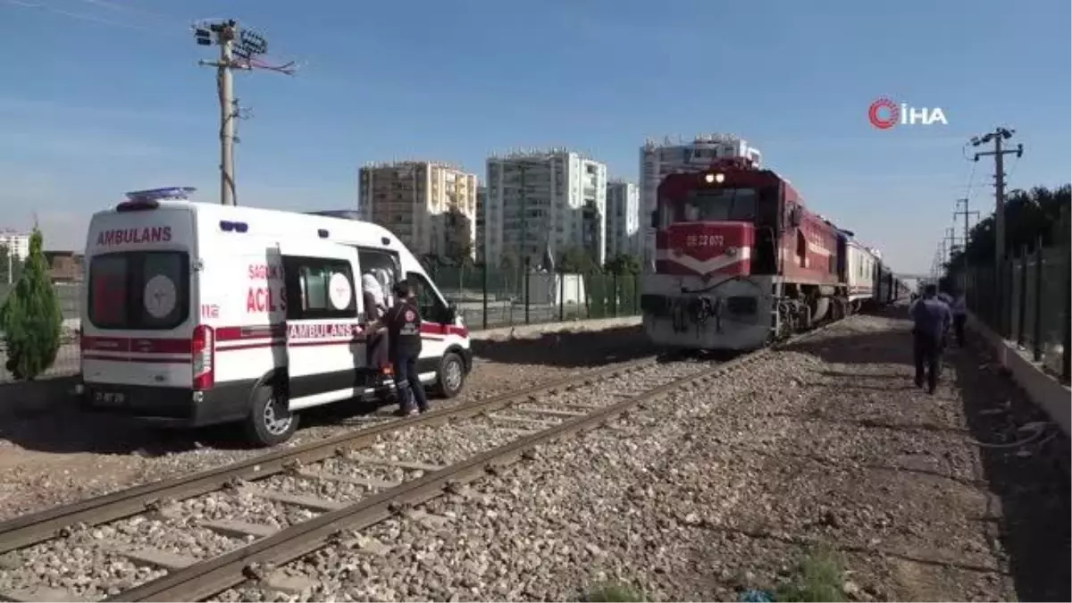 Üst geçit yerine yolu kullanan yaşlı adama tren çarptı