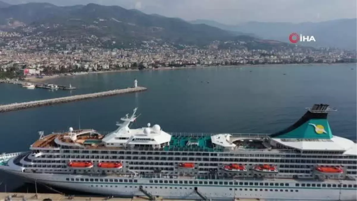 Antalya haberleri: 835 yolculu kruvaziyer Alanya limanına yanaştı
