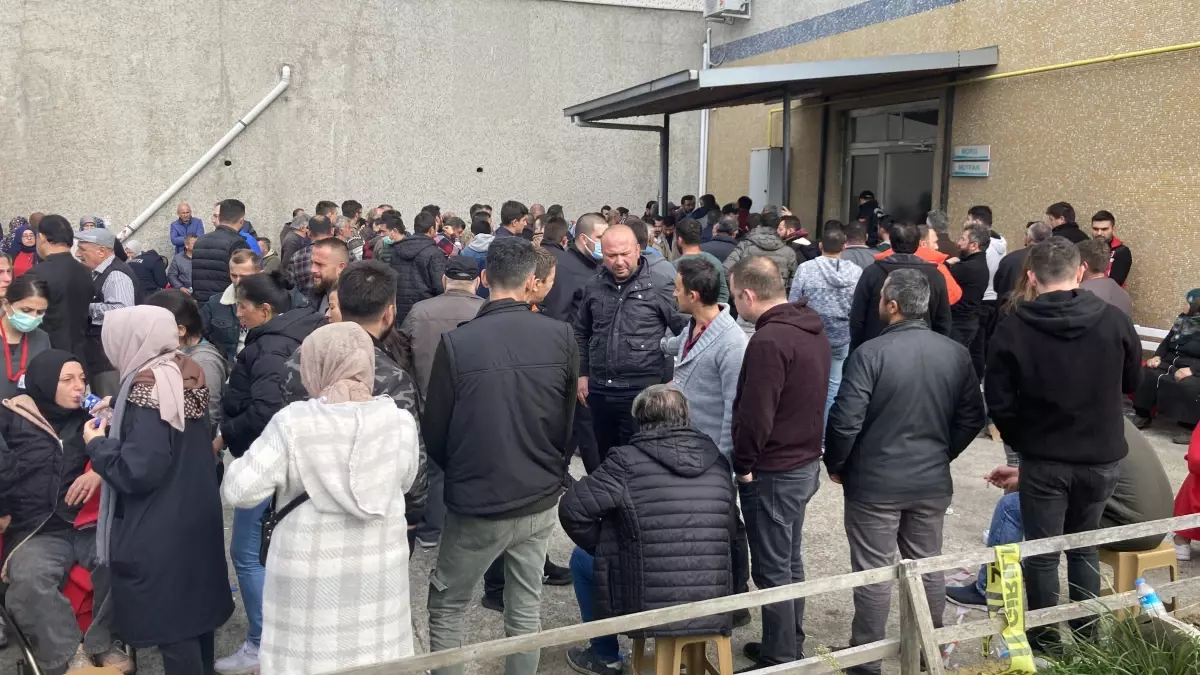 Son dakika gündem: Amasra\'da maden ocağındaki patlamada hayatını kaybedenlerin cenazeleri yakınlarına teslim ediliyor