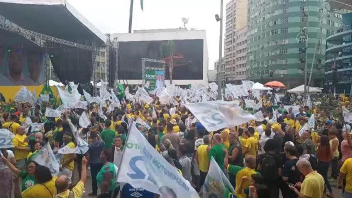 Brezilya Devlet Başkanı Jair Bolsonaro Rio de Janeiro\'da seçim kampanyası düzenledi