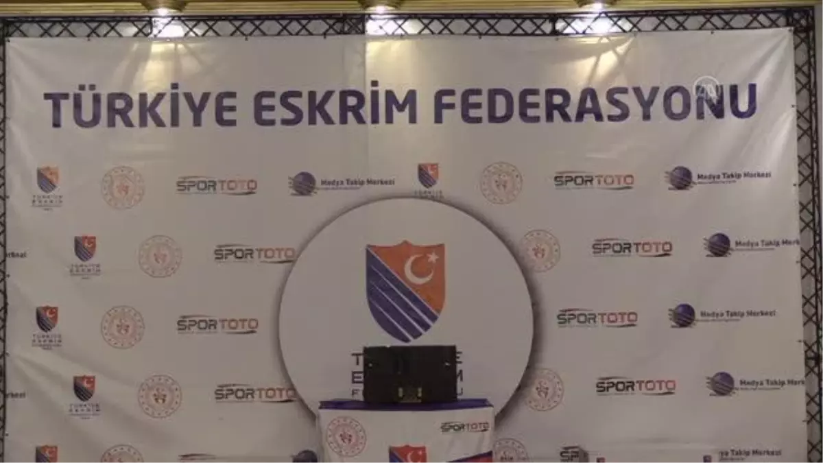 Büyükler Kılıç Uluslararası Eskrim Açık Turnuvası düzenlendi