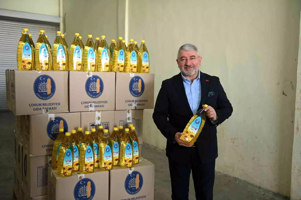 Çorum ekonomi haberleri: Çorum Belediyesi, ektiği ayçiçeklerinin yağını ihtiyaç sahiplerine dağıtıyor