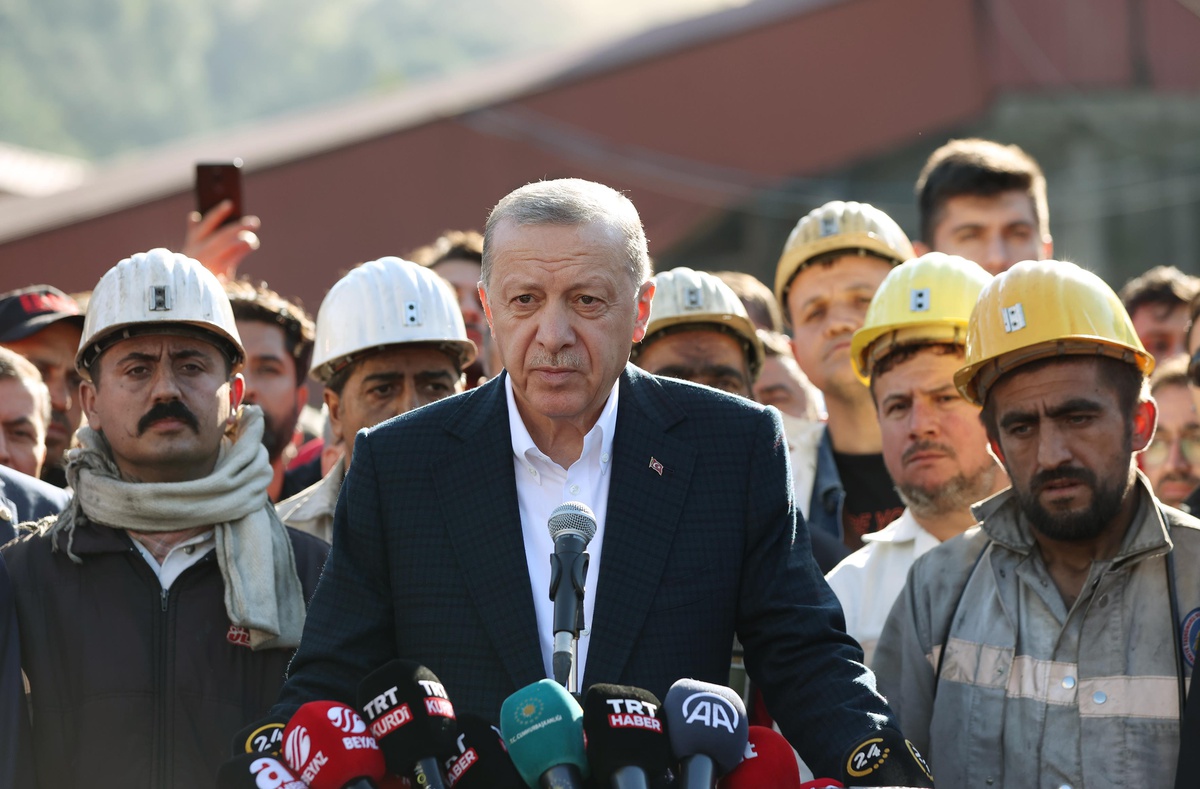 Cumhurbaşkanı Erdoğan: "Artık madenlerimizde hiçbir eksik, hiçbir gereksiz risk görmek istemiyoruz."