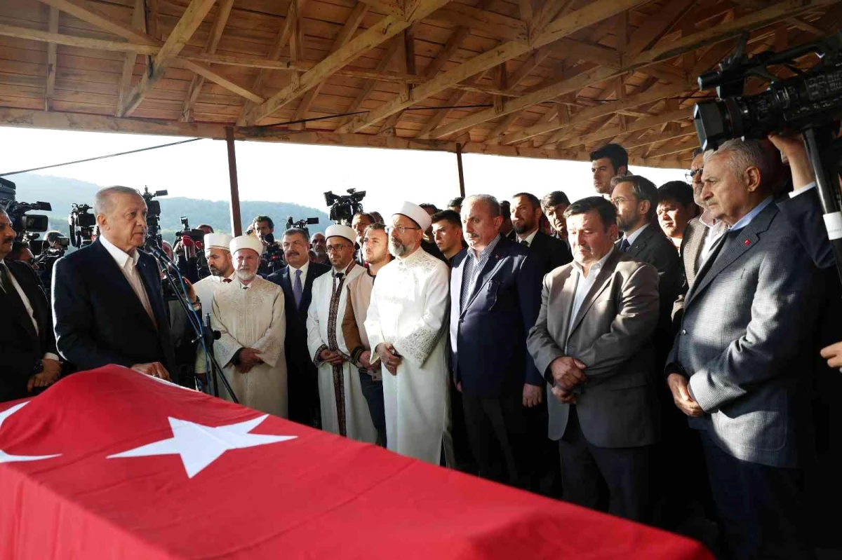 Son dakika haberi... Cumhurbaşkanı Erdoğan, maden kazasında hayatını kaybedenlerin cenaze törenine katıldı