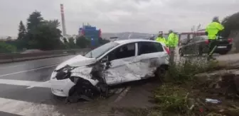 Duvara çarpan otomobilin sürücüsü yaralandı