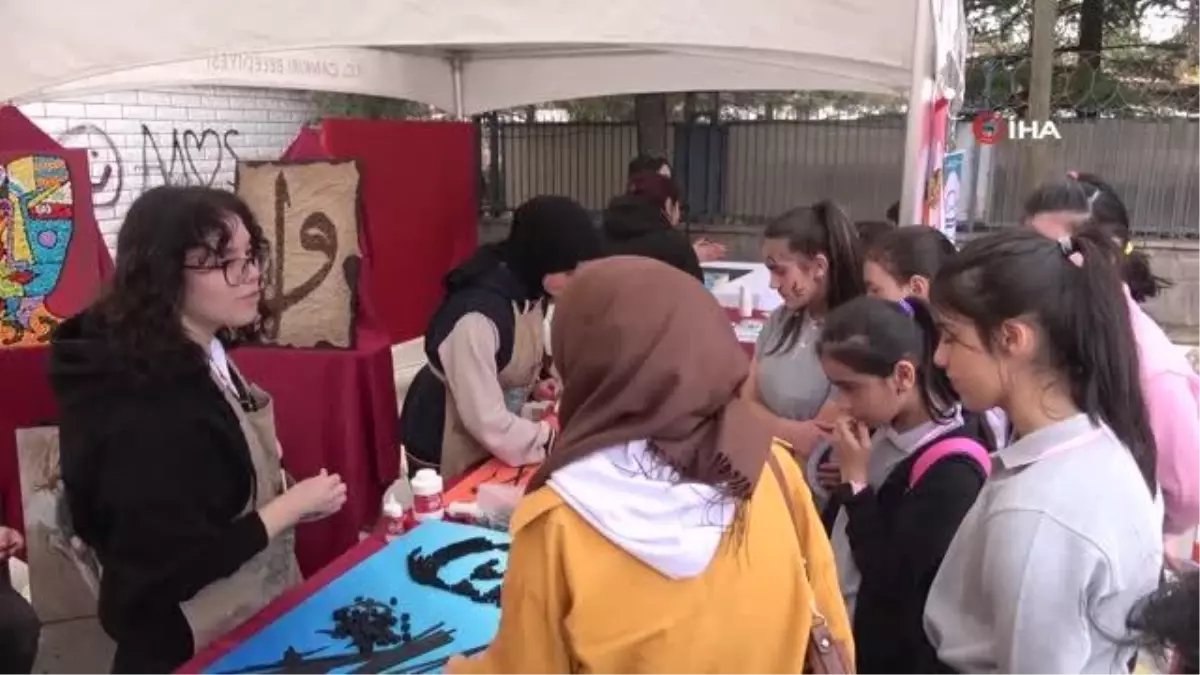 İnsansı robot dans gösterisi ile eğlendirdi, öğrenciler eşlik etti
