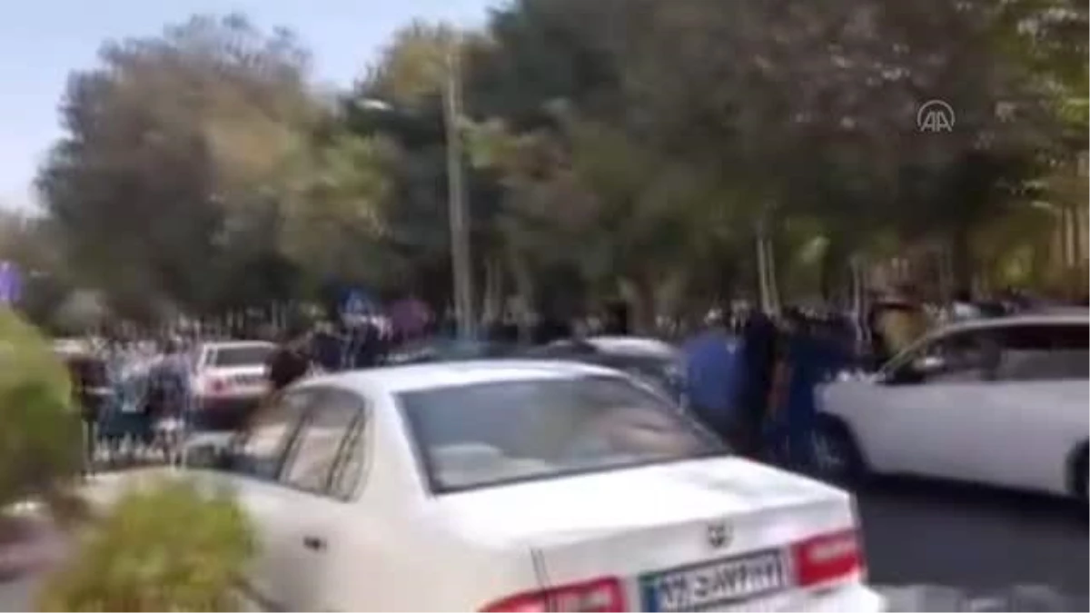 İran\'da protesto gösterileri devam ediyor