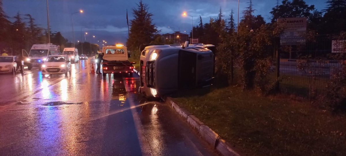 Isparta haberleri | Isparta\'da devrilen pikaptaki 4 kişi yaralandı