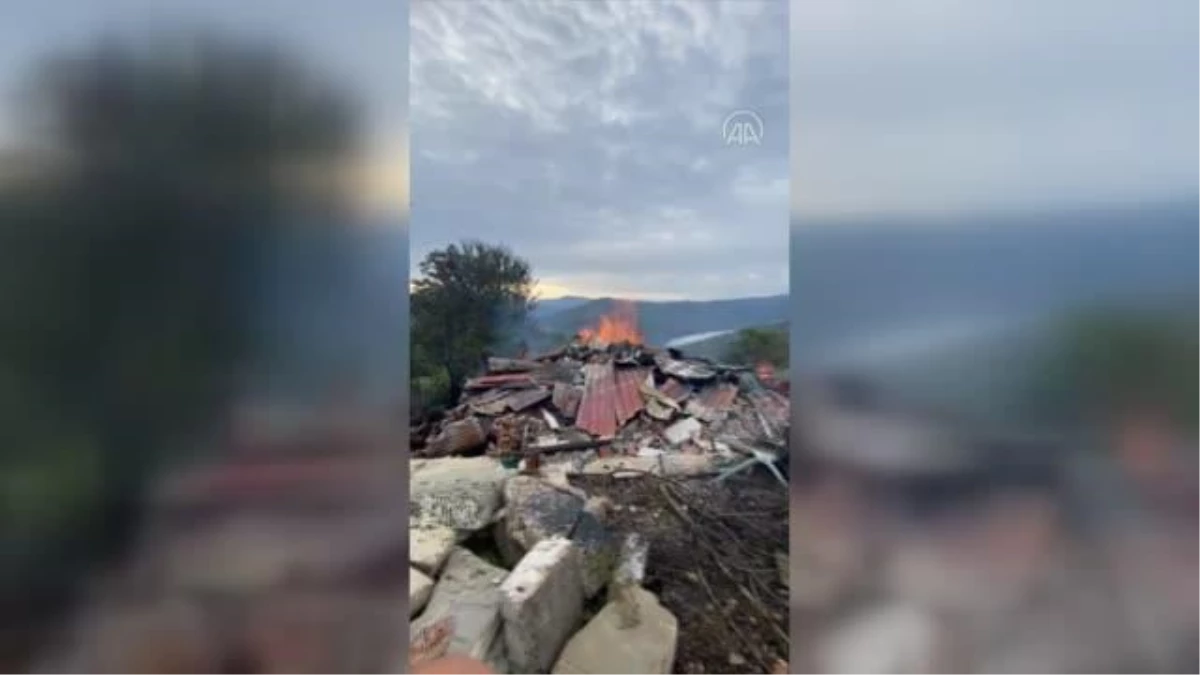 KASTAMONU - Yangında 2 ahşap ev yandı