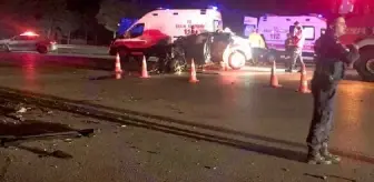 Kavşaktan dönüş yapan kamyon ile otomobil çarpıştı; 1 ölü, 1 yaralı