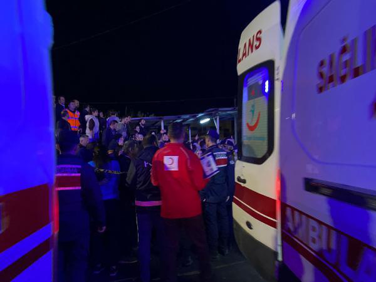 Kızılay ekipleri maden ocağındaki yardım çalışmalarına destek veriyor