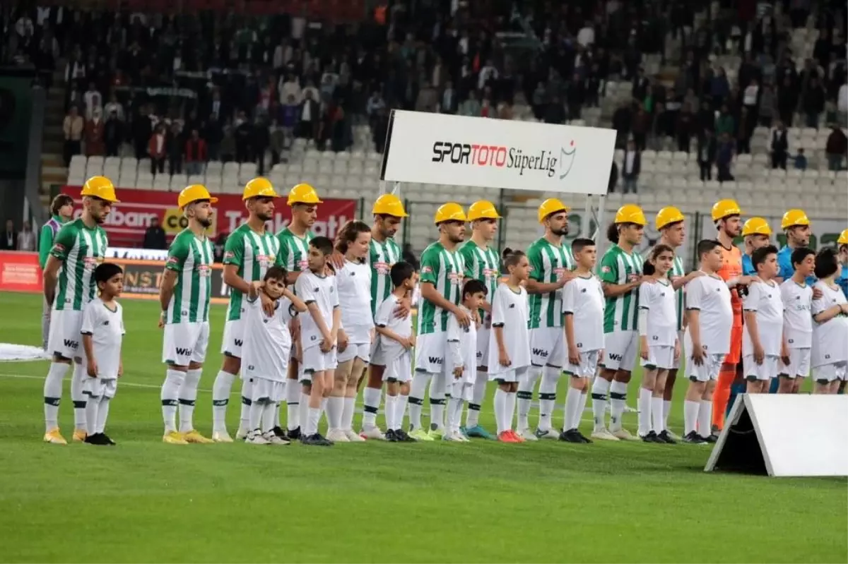 Gaziantep spor haberi... Konyaspor ve Gaziantep FK\'lı futbolcular maça baretle çıktı