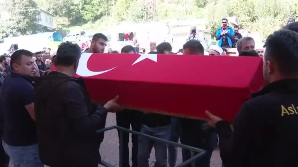 Son dakika haber! Maden ocağındaki patlamada hayatını kaybeden işçilerden Emrah Kaya son yolculuğuna uğurlandı