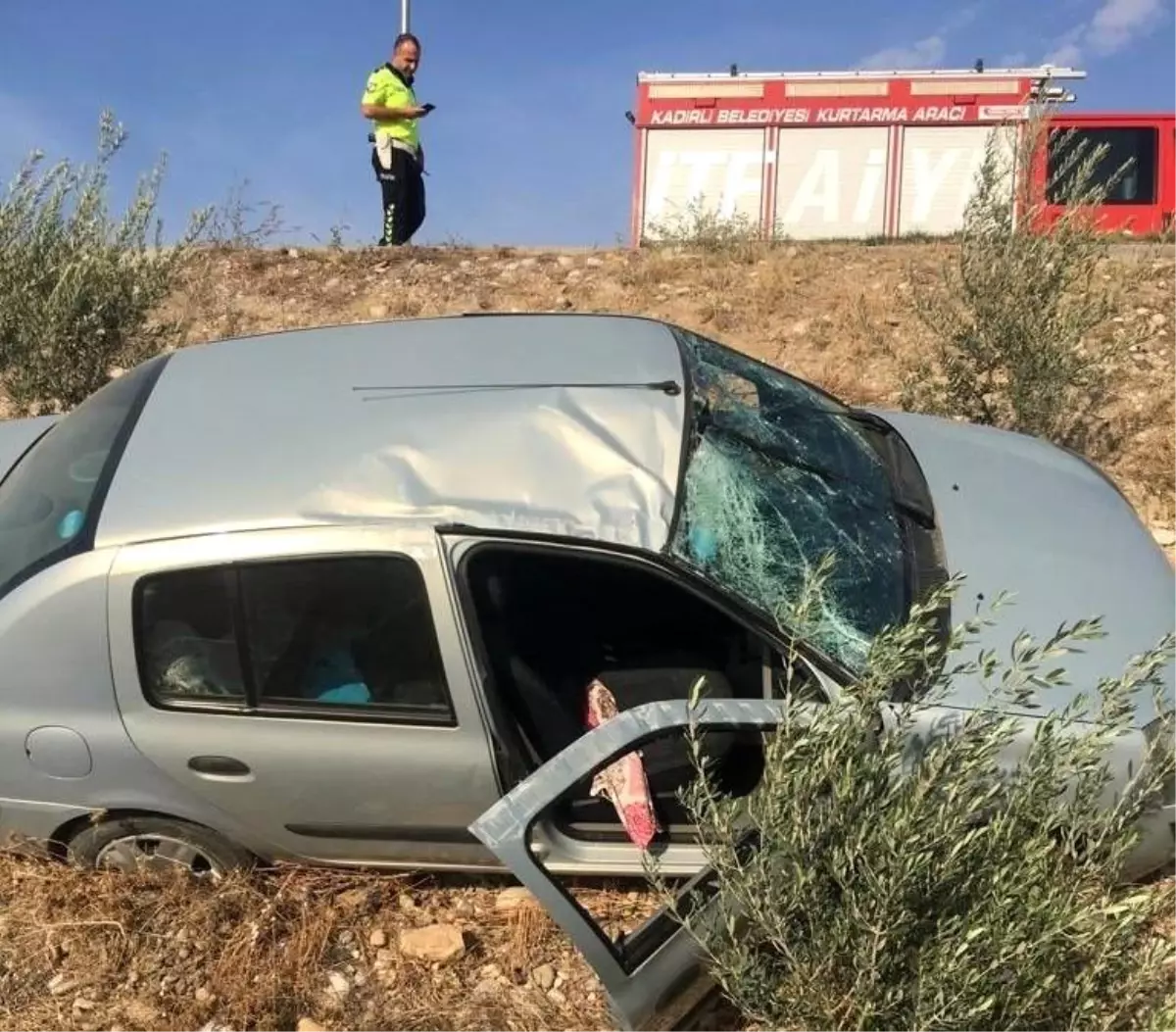 Şarampole devrilen otomobilin sürücüsü yaralandı