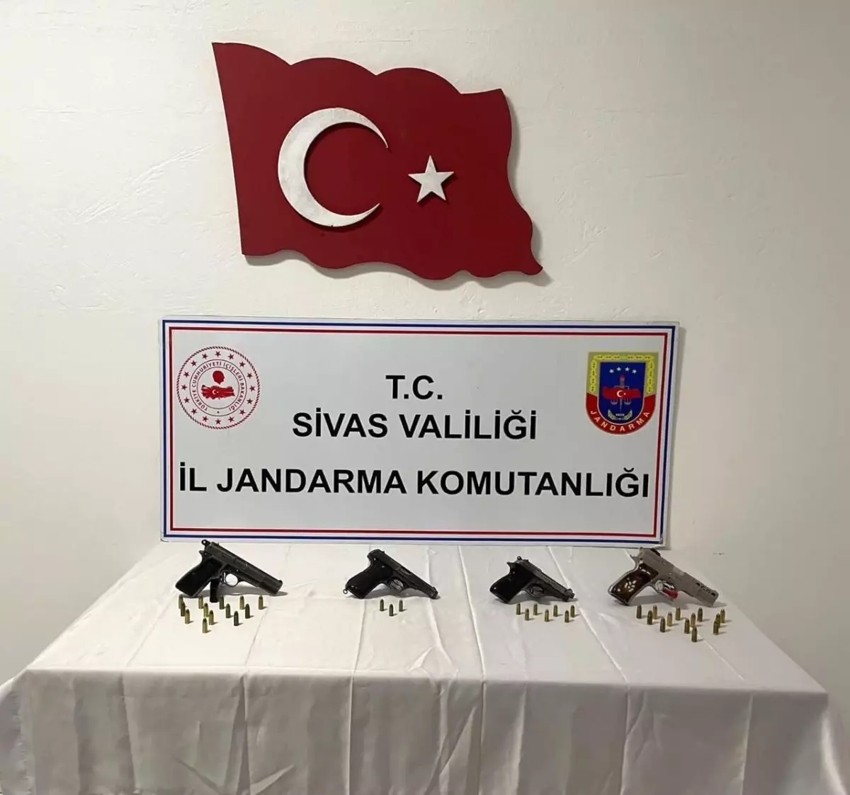 Sivas haberleri! Sivas\'ta 8 adet ruhsatsız tabanca ele geçirildi