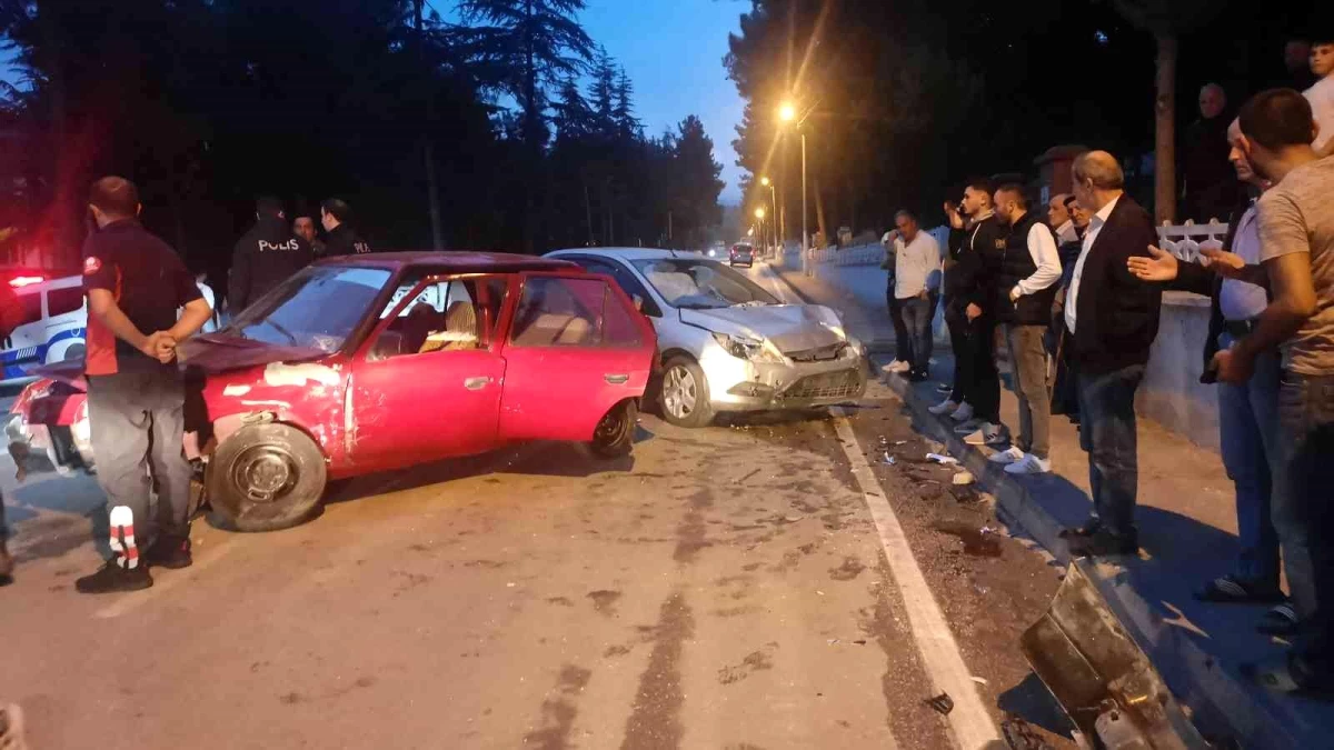 Tokat haber! Tokat\'ta iki otomobil çarpıştı: 5 yaralı