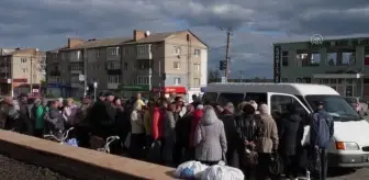 Ukrayna'nın Balakliya kentindeki vatandaşlara gönüllüler tarafından gıda yardımında bulunuldu