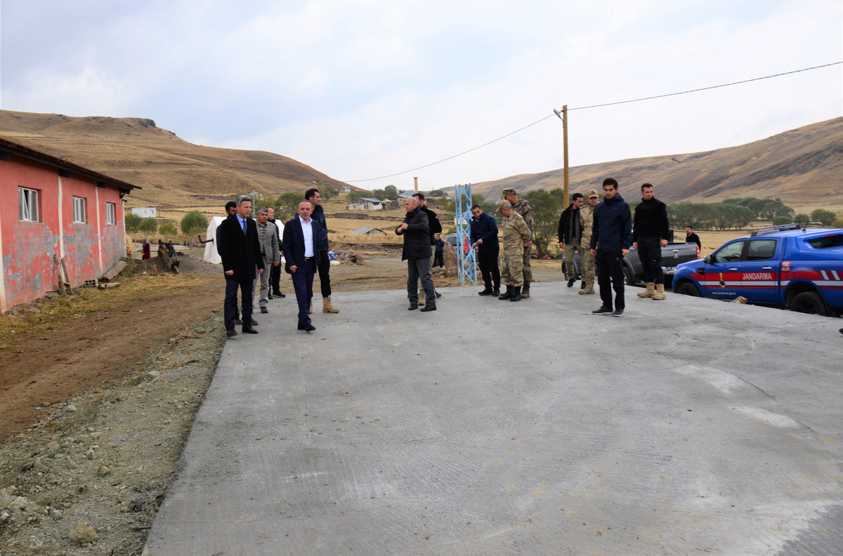 Ardahan haberi... Ardahan Valisi Öner, depremden etkilenen köylerde incelemelerde bulundu