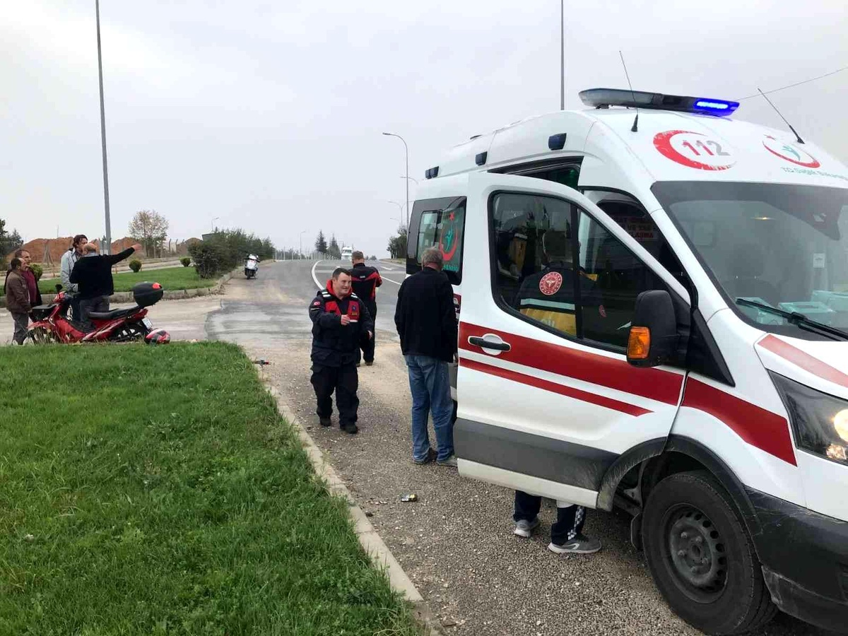 Bilecik haberleri... Bilecik\'te kamyon ile motosikletin çarpışması sonucu 1 kişi yaralandı